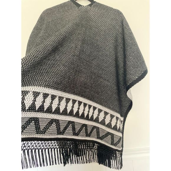 Sam Edelman Boho Southwestern Knit Sweater Poncho Size Small Oversized E111 - Picture 10 of 16